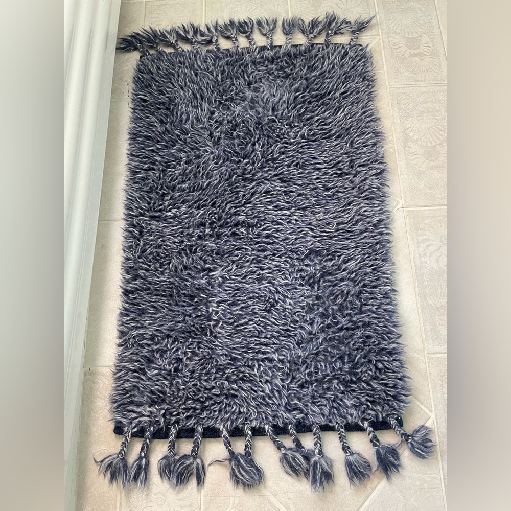 Anthropologie blue and white tassel wool shag rug bath mat 3X2